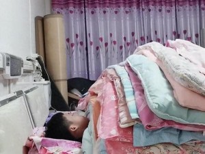 在床上生宝宝不盖被子;孕妇在床上生宝宝不盖被子会有什么危险？